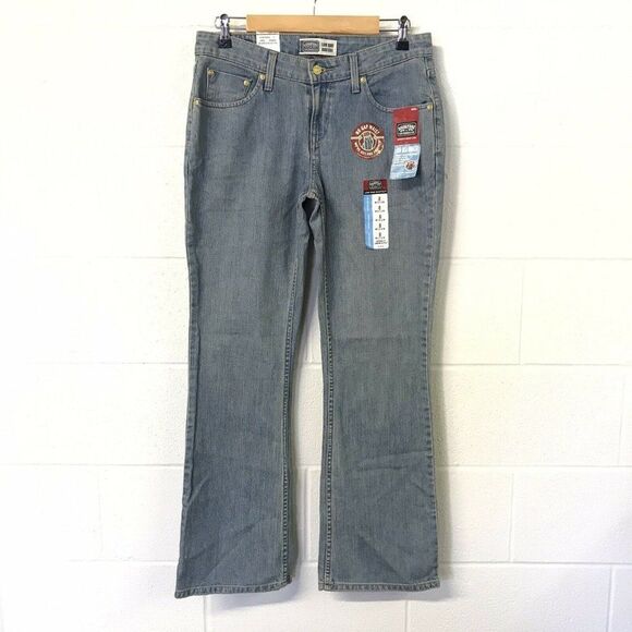 NWT Levi's Signature Womens Jeans Low Rise Boot Cut Light Wash Denim Size 8 M - Picture 2 of 15